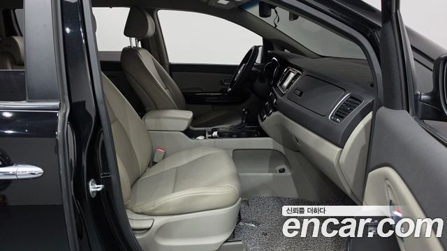 Kia Canival 2016 — photo 16