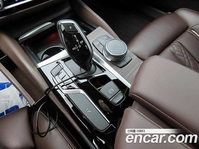 BMW 5-Series 2020 — photo 9