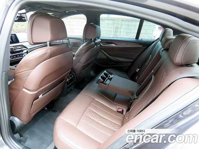 BMW 5-Series 2020 — photo 10