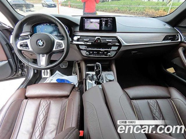 BMW 5-Series 2020 — photo 11