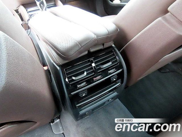 BMW 5-Series 2020 — photo 12