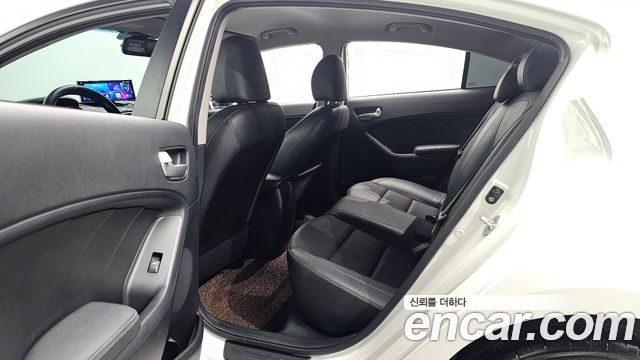 Kia K3 2017 — photo 17