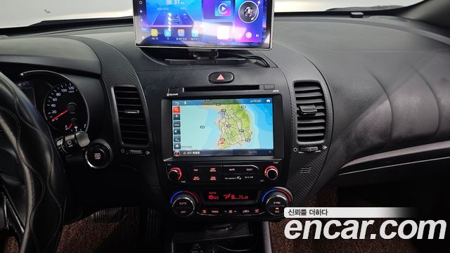 Kia K3 2017 — photo 23