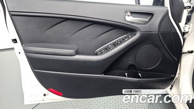 Kia K3 2017 — photo 14