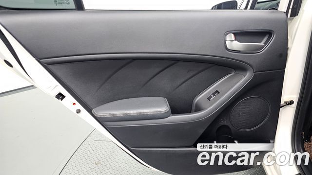 Kia K3 2017 — photo 15