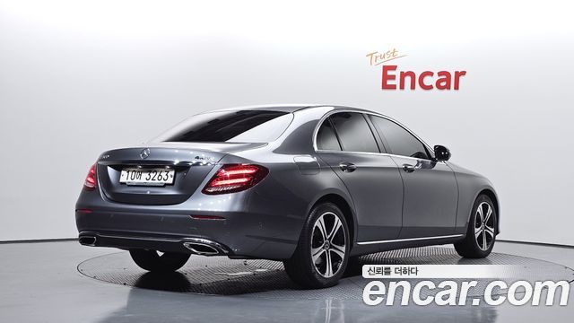 Mercedes-Benz E-Class 2018 — photo 2