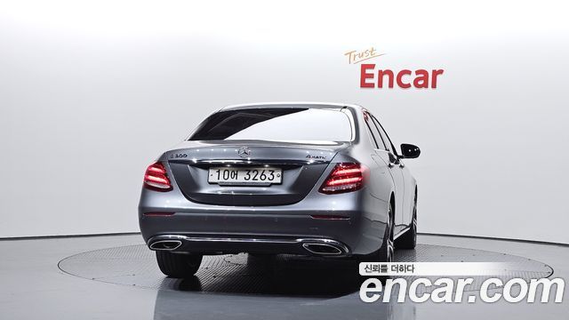 Mercedes-Benz E-Class 2018 — photo 4