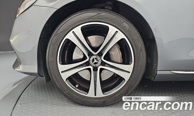 Mercedes-Benz E-Class 2018 — photo 5