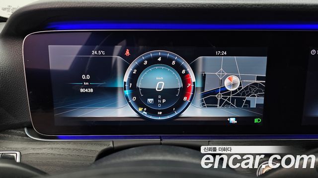 Mercedes-Benz E-Class 2018 — photo 11