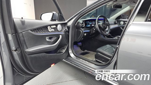 Mercedes-Benz E-Class 2018 — photo 13
