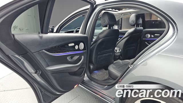 Mercedes-Benz E-Class 2018 — photo 18