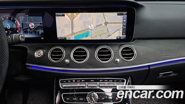 Mercedes-Benz E-Class 2018 — photo 20
