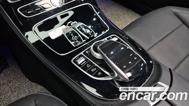 Mercedes-Benz E-Class 2018 — photo 23