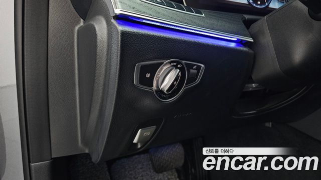 Mercedes-Benz E-Class 2018 — photo 26