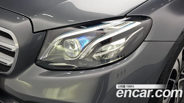 Mercedes-Benz E-Class 2018 — photo 8