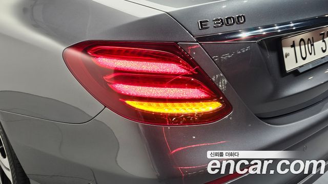 Mercedes-Benz E-Class 2018 — photo 9