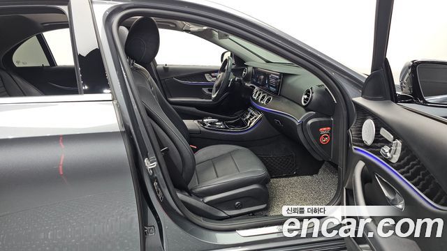 Mercedes-Benz E-Class 2018 — photo 16