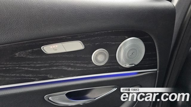 Mercedes-Benz E-Class 2018 — photo 28
