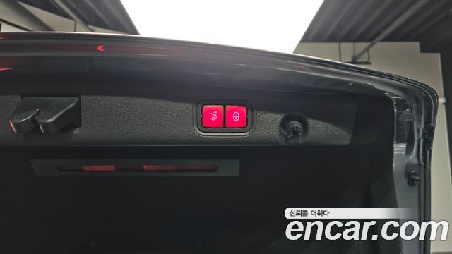 Mercedes-Benz E-Class 2018 — photo 36