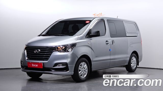 Hyundai Starex 2021 — photo 1