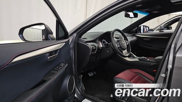 Lexus NX 2015 — photo 10