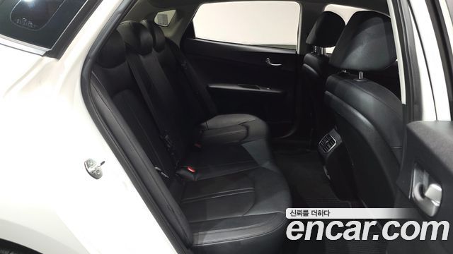 Kia K5 2018 — photo 18