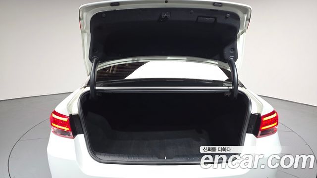 Kia K5 2018 — photo 26