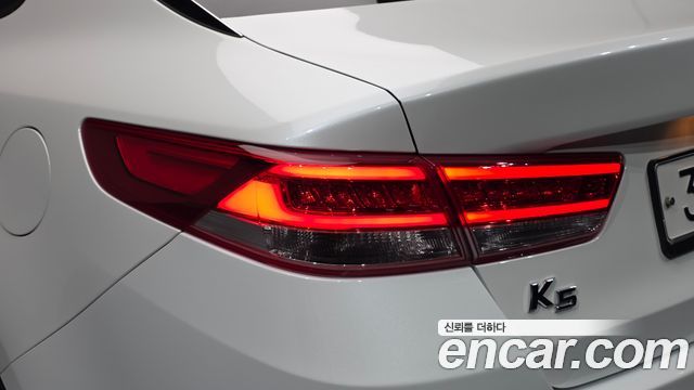 Kia K5 2018 — photo 9