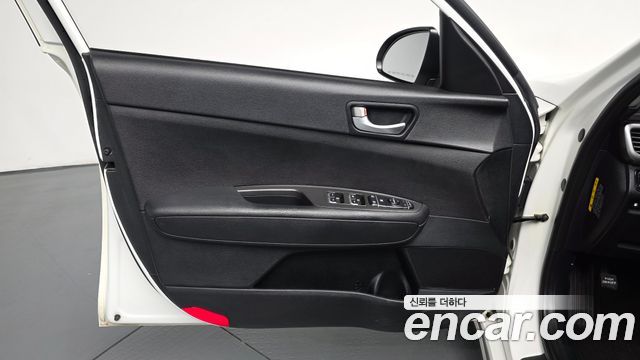 Kia K5 2018 — photo 14