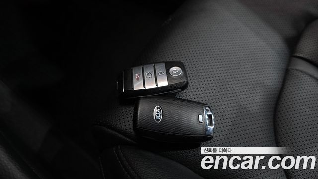 Kia K5 2018 — photo 32