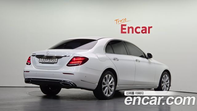 Mercedes-Benz E-Class 2017 — photo 2