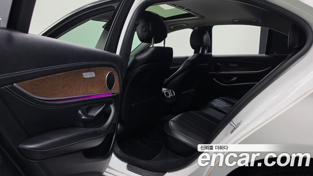 Mercedes-Benz E-Class 2017 — photo 17