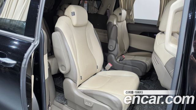 Kia Canival 2021 — photo 17