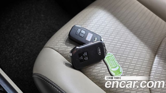 Kia Canival 2021 — photo 22