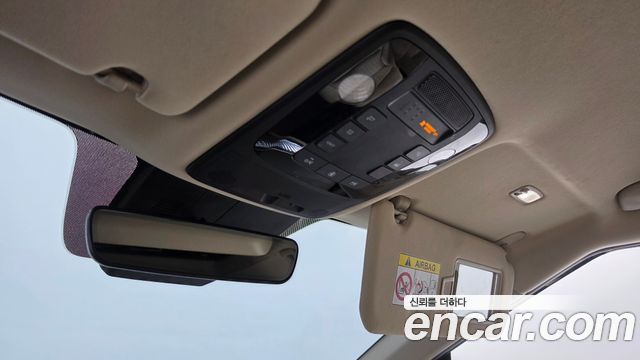 Kia Canival 2021 — photo 28