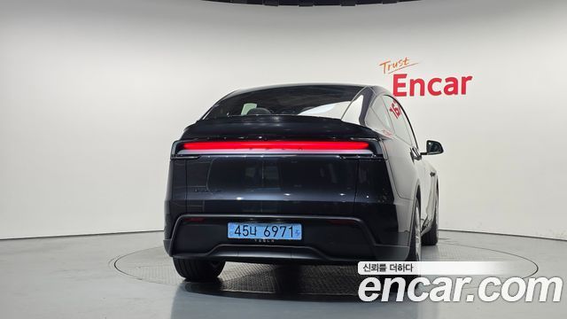 Tesla Model Y 2026 — photo 4
