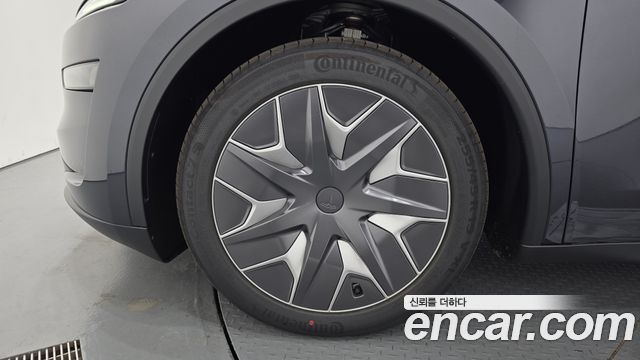 Tesla Model Y 2026 — photo 5