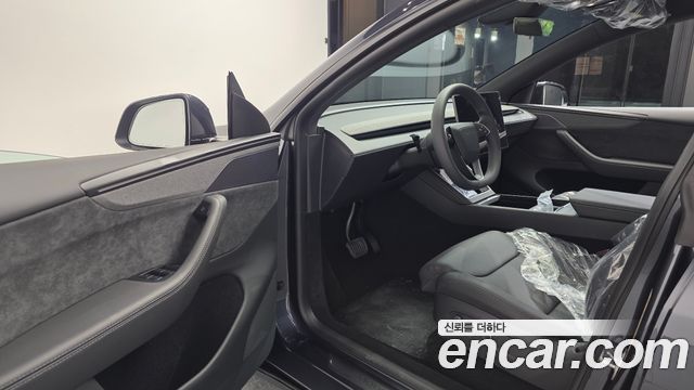 Tesla Model Y 2026 — photo 13