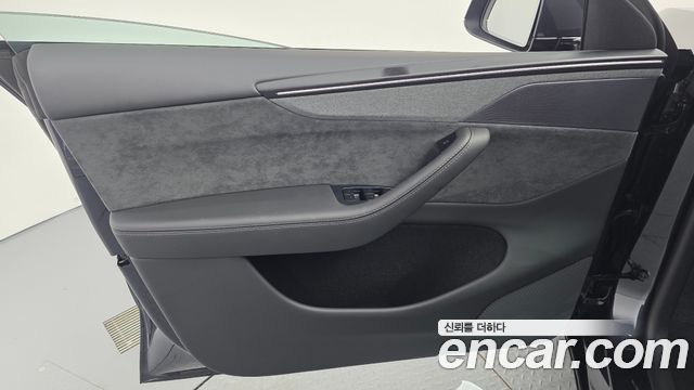 Tesla Model Y 2026 — photo 14