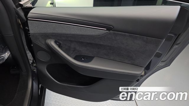 Tesla Model Y 2026 — photo 15