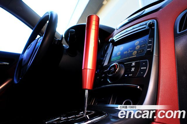 Hyundai Genesis 2011 — photo 9