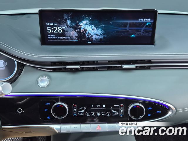 Genesis GV70 2022 — photo 17