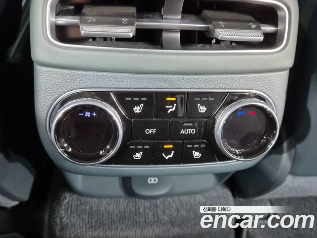 Genesis GV70 2022 — photo 19
