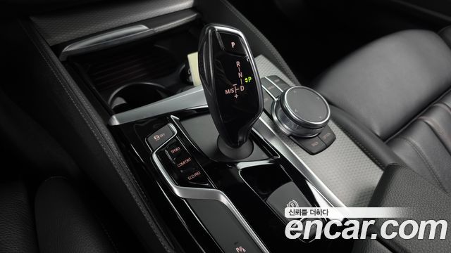 BMW 5-Series 2017 — photo 9