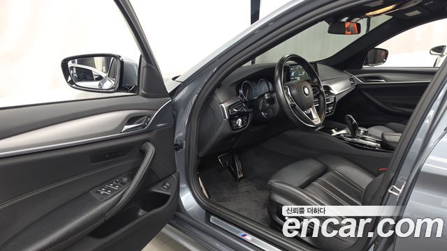 BMW 5-Series 2017 — photo 10