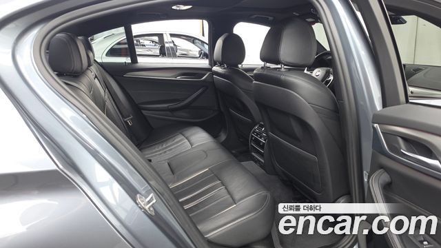 BMW 5-Series 2017 — photo 12