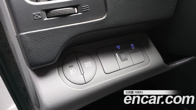 Hyundai Starex 2018 — photo 23