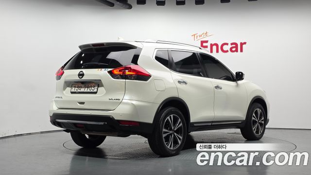Nissan X-Trail 2018 — photo 2