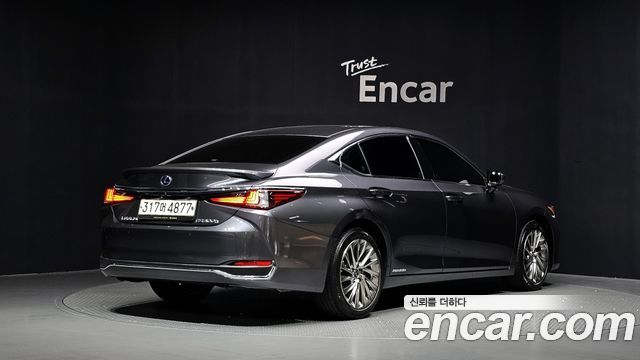 Lexus ES 2022 — photo 2