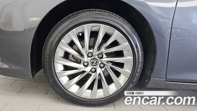 Lexus ES 2022 — photo 5